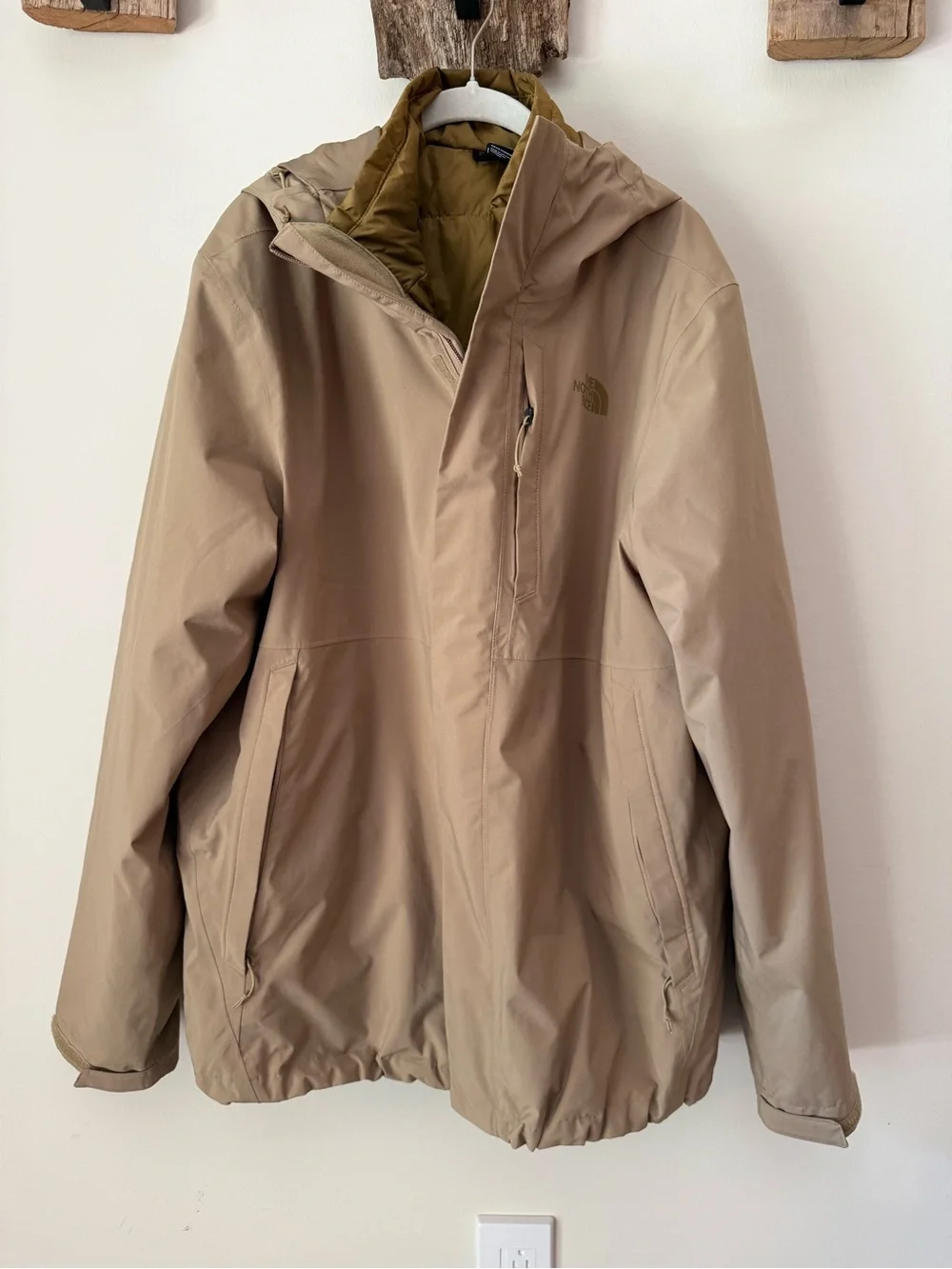 The North Face Men’s Tan Hooded Insulated Jacket Size Large Outdoor Winter Coat